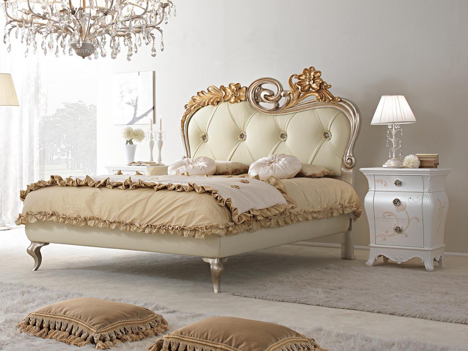 letto in foglia oro